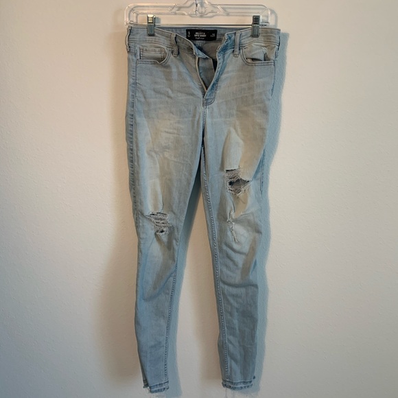 Hollister High Rise Distressed Ankle Jeans - Picture 1 of 2